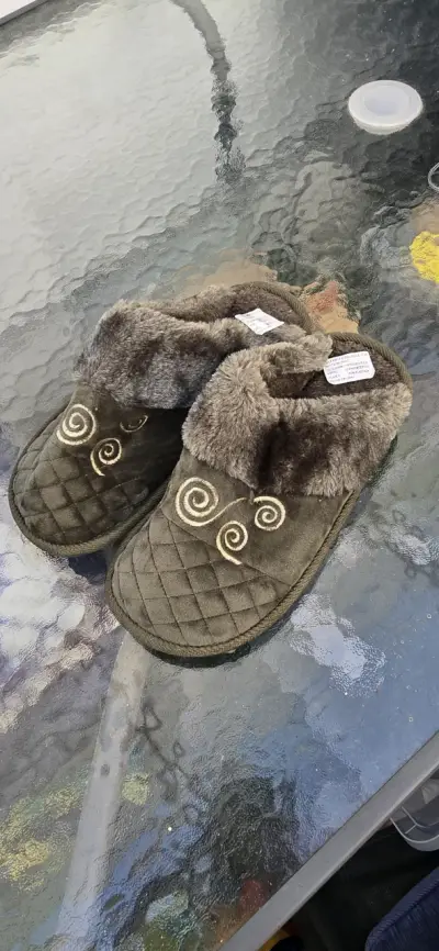 Pantuflas de felpa verde oscuro 43-44 - miniatura 1
