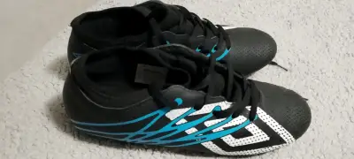 Zapatos de fútbol negro y azul - miniatura 2