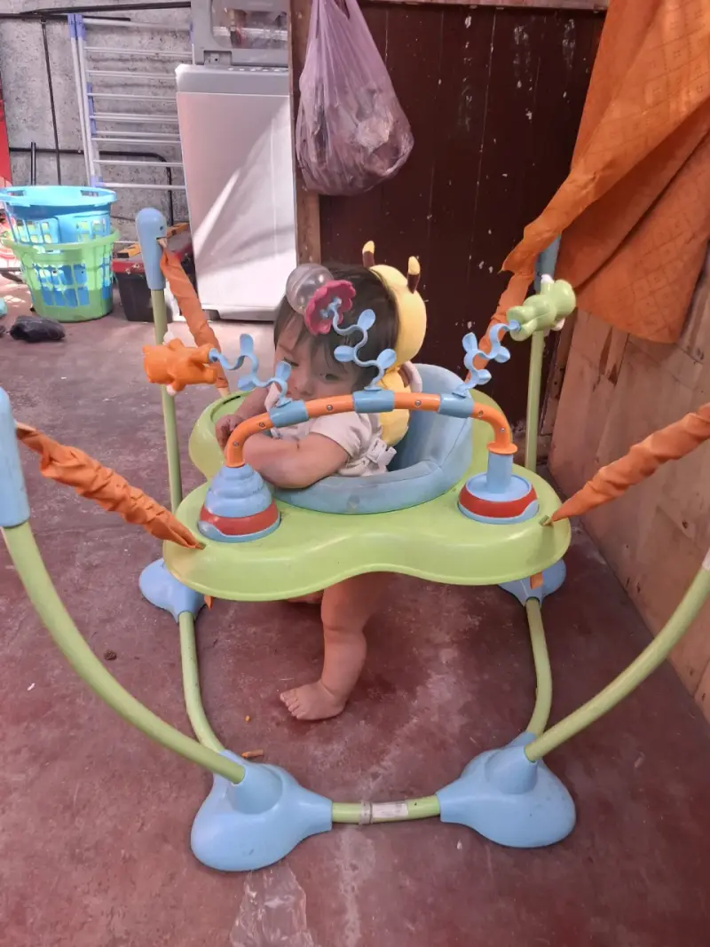 Saltador de bebé multicolor