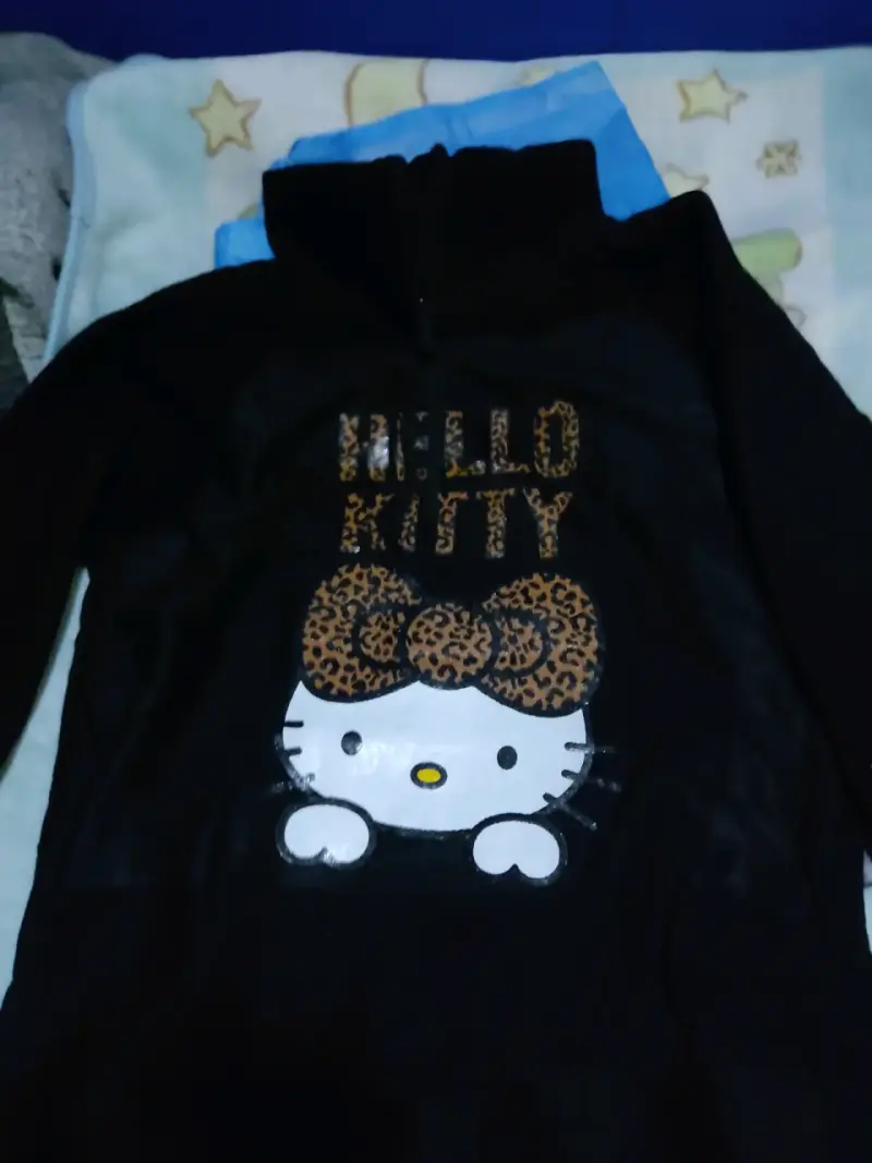 Polerón Hello Kitty negro