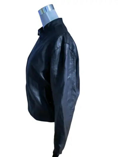 Chaqueta de cuero sintético negramarca Zara - miniatura 2