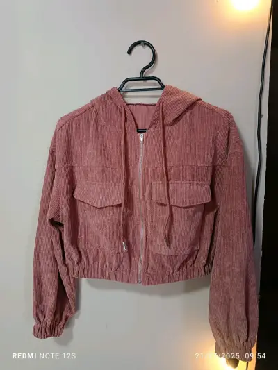 Chaqueta rosa con capucha - miniatura 1