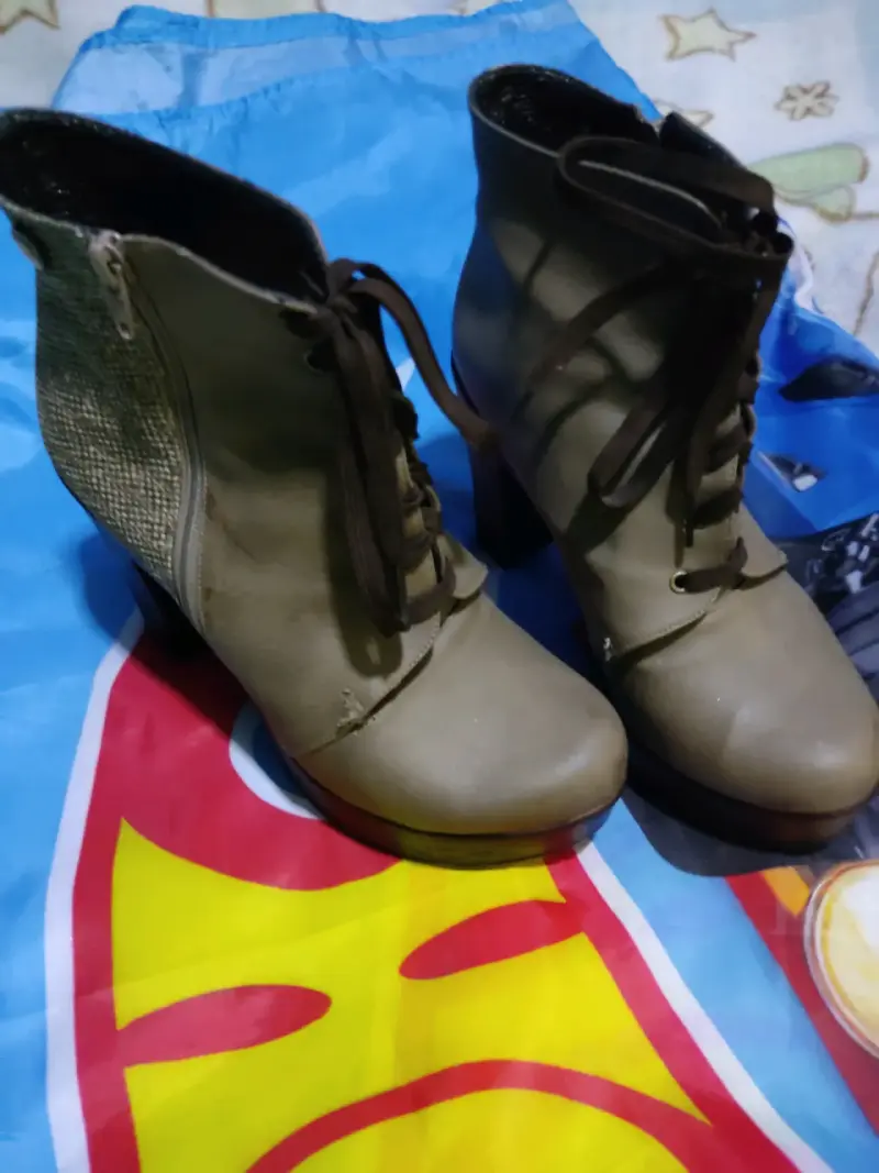 Botines con cordones café - 1