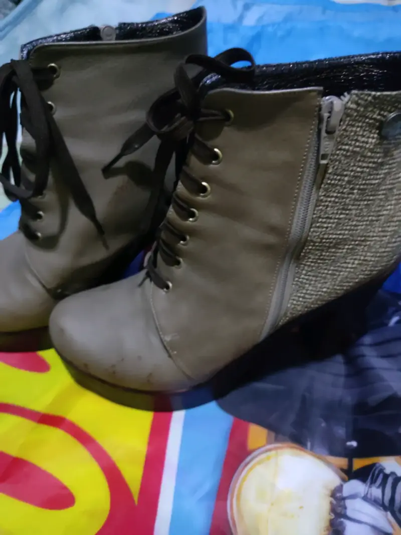 Botines con cordones café - 4