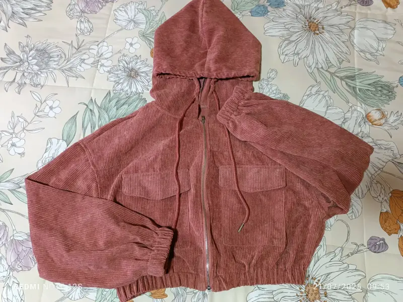 Chaqueta rosa con capucha - 3