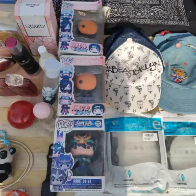 Lote de figuras y juguetes variados - miniatura 4
