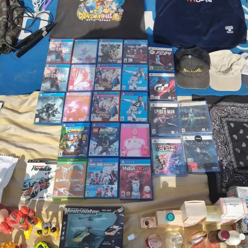 Lote de figuras y juguetes variados - 5