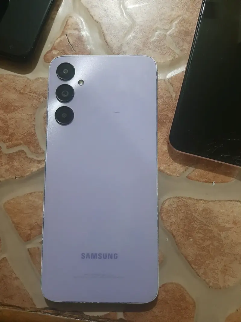Conjunto de teléfonos usados - 5