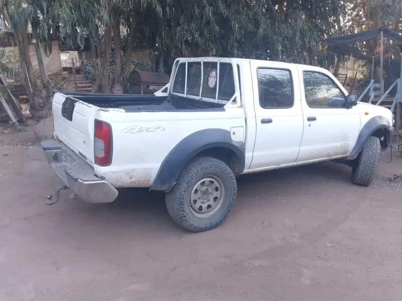 Camioneta 4x4 doble cabina blanca - 1