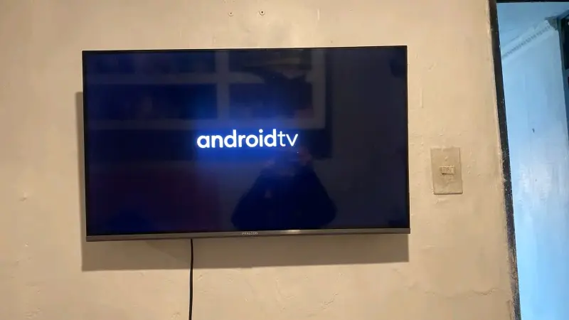 Smart TV 32 pulgadas con control - 2