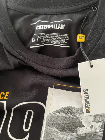 Polera negra Caterpillar - miniatura 4