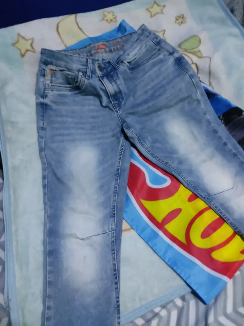 Jeans azules desgastados
