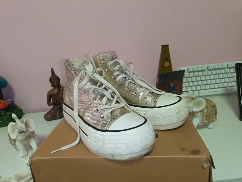 Zapatillas altas doradas