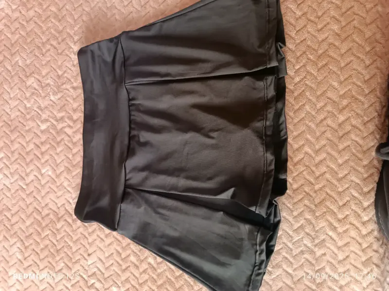 Mini falda con shorts negra elegante - 1