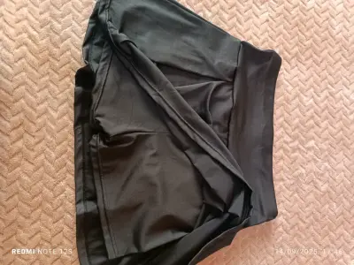 Mini falda con shorts negra elegante - miniatura 2