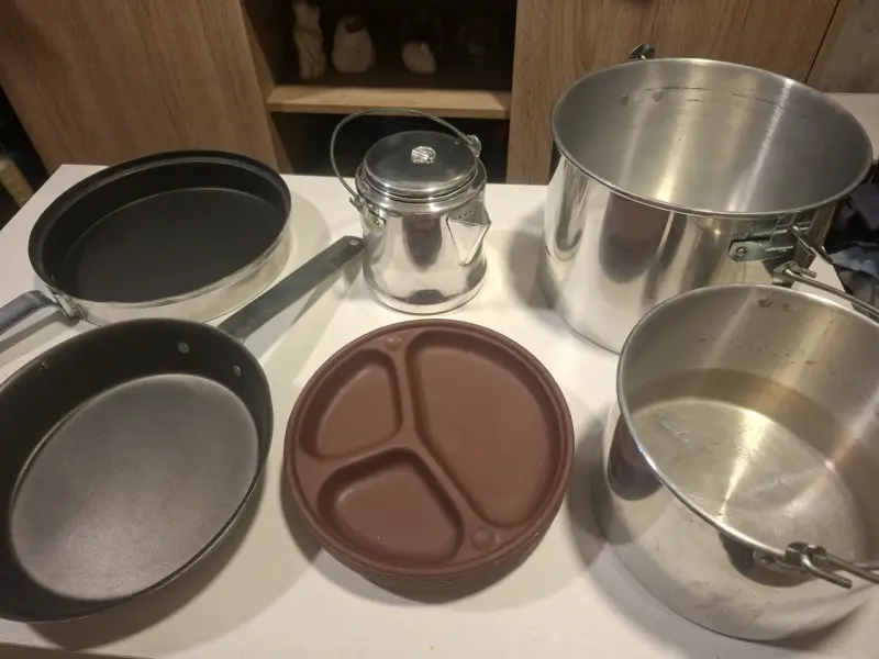 Set de ollas para camping. - 1
