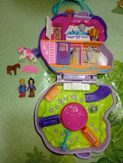 Set de juguete compacto con figuras - miniatura 2
