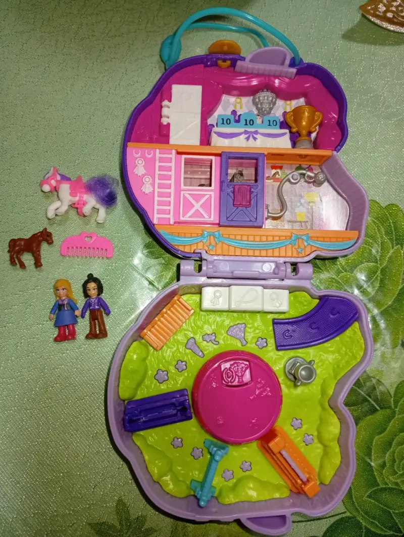 Set de juguete compacto con figuras - 3