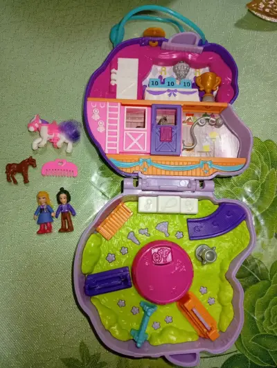 Set de juguete compacto con figuras - miniatura 3