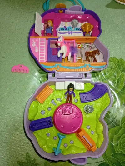 Set de juguete compacto con figuras - miniatura 6