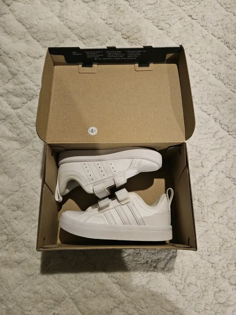 Zapatillas blancas con velcro doble - 1