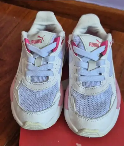 Zapatillas Puma blancas y rosadas - miniatura 3