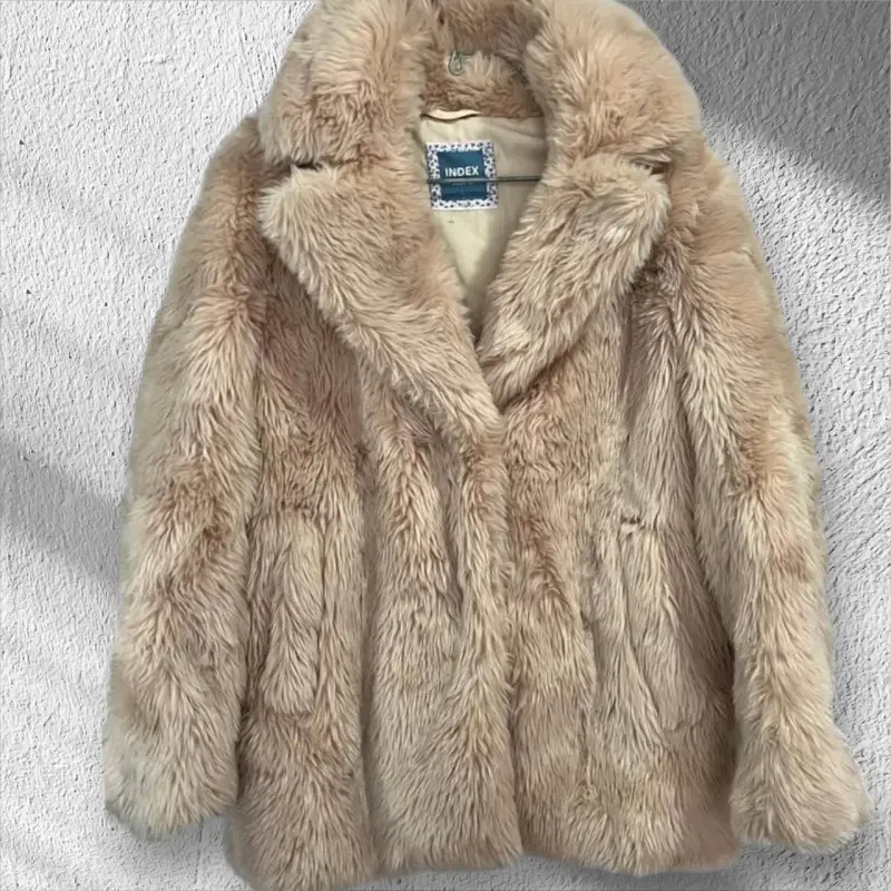 Abrigo peludo beige