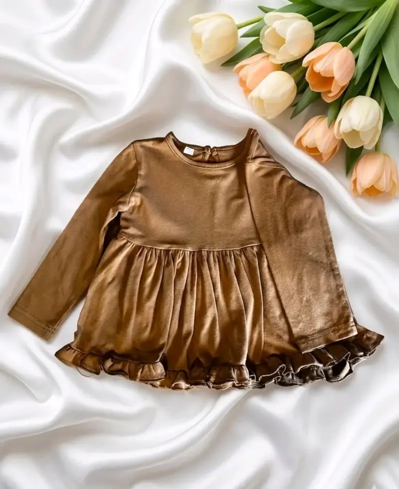 Polera marrón con volantes