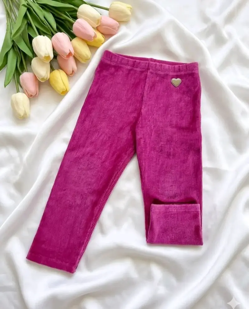 Leggings infantiles fucsia con corazón