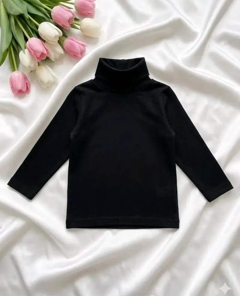 Polera negra de cuello alto
