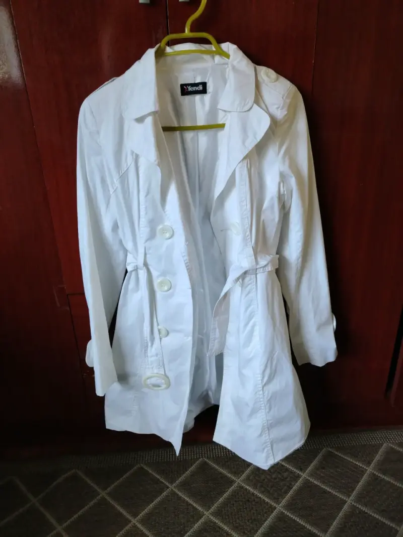 Trench blanco de mujer