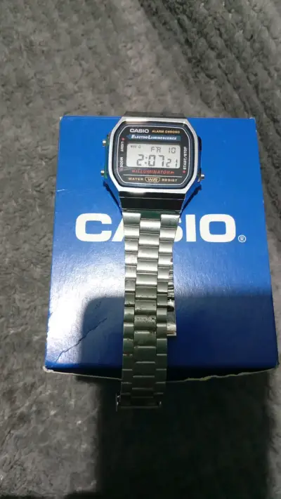 Reloj Casio plateado digital - miniatura 1