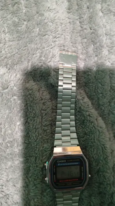 Reloj Casio plateado digital - miniatura 2