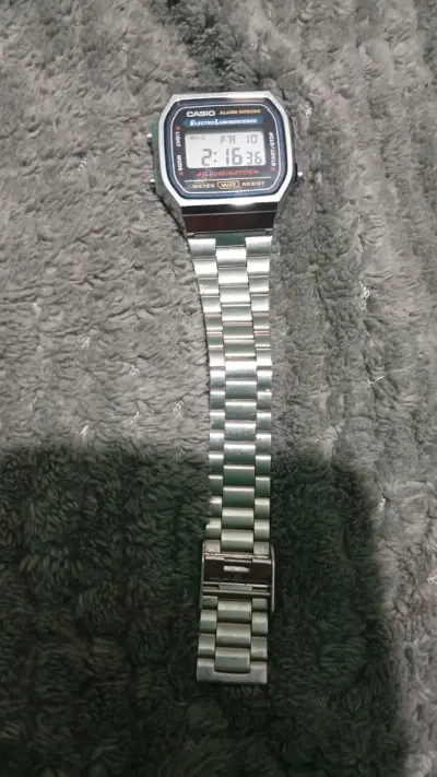Reloj Casio plateado digital - miniatura 3
