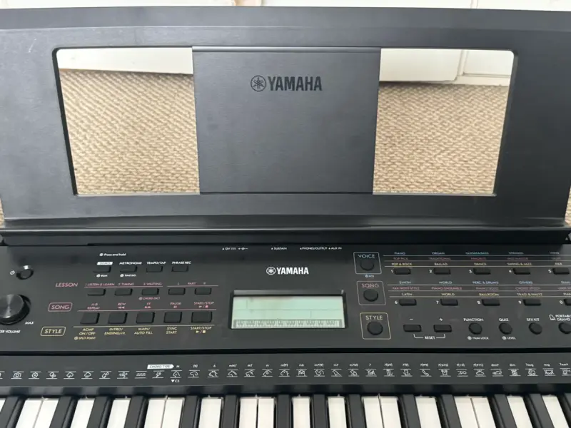Teclado Yamaha  61 teclas PSR-E273 - 3