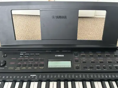 Teclado Yamaha  61 teclas PSR-E273 - miniatura 3