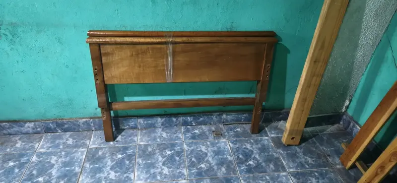Cama de madera c/ colchon - 1