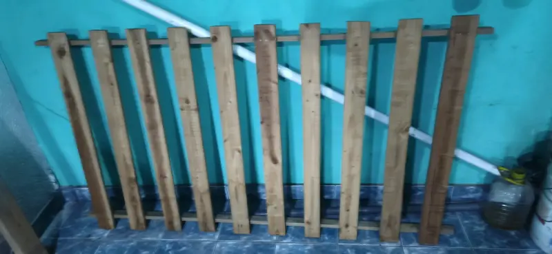 Cama de madera c/ colchon - 2