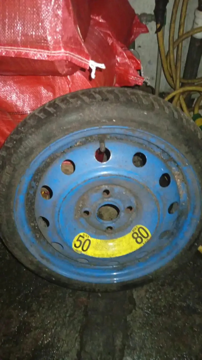 Rueda de repuesto compacta 15 pulgadas