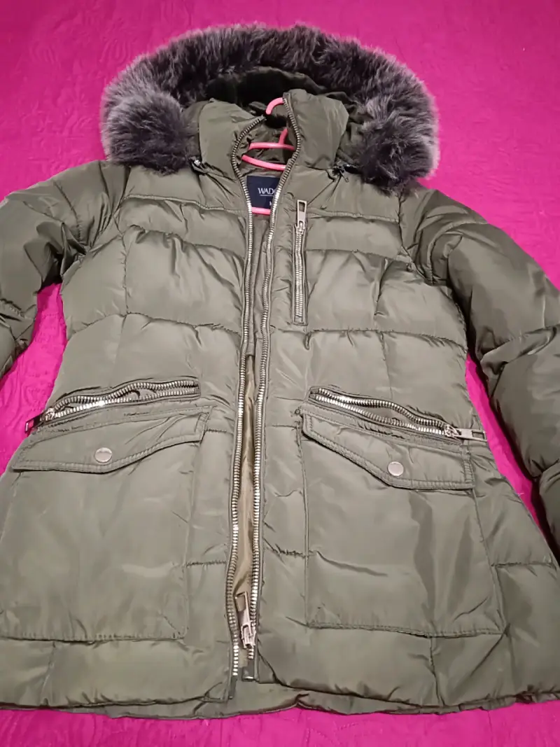 Parka acolchada verde con capucha - 2