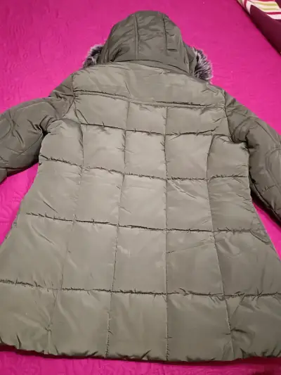Parka acolchada verde con capucha - miniatura 4