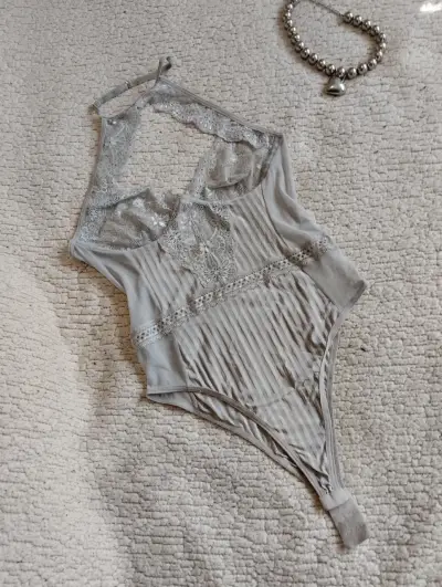 Body de encaje gris claro M - miniatura 1