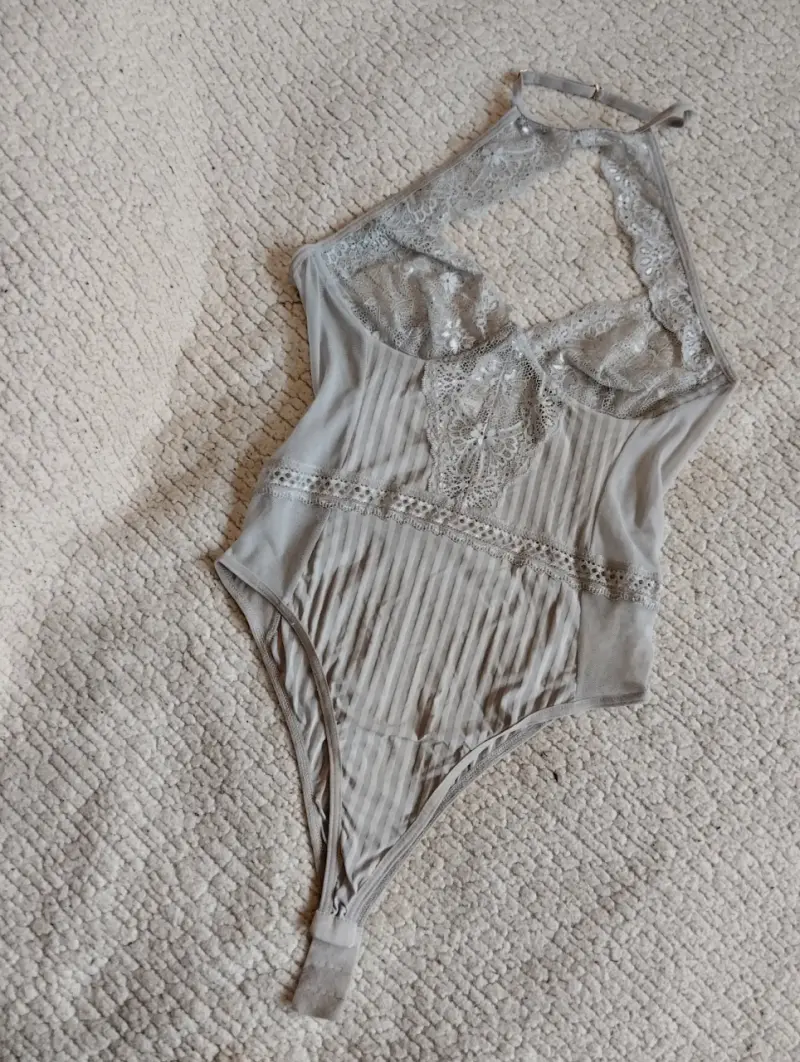 Body de encaje gris claro M - 2