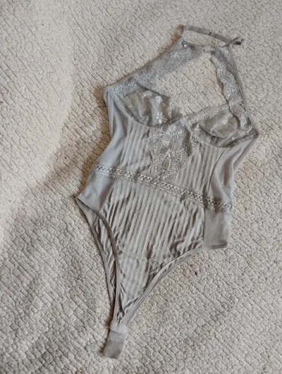 Body de encaje gris claro M - miniatura 2