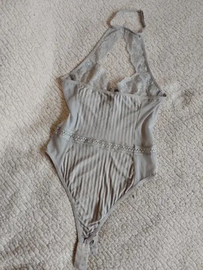Body de encaje gris claro M - miniatura 3