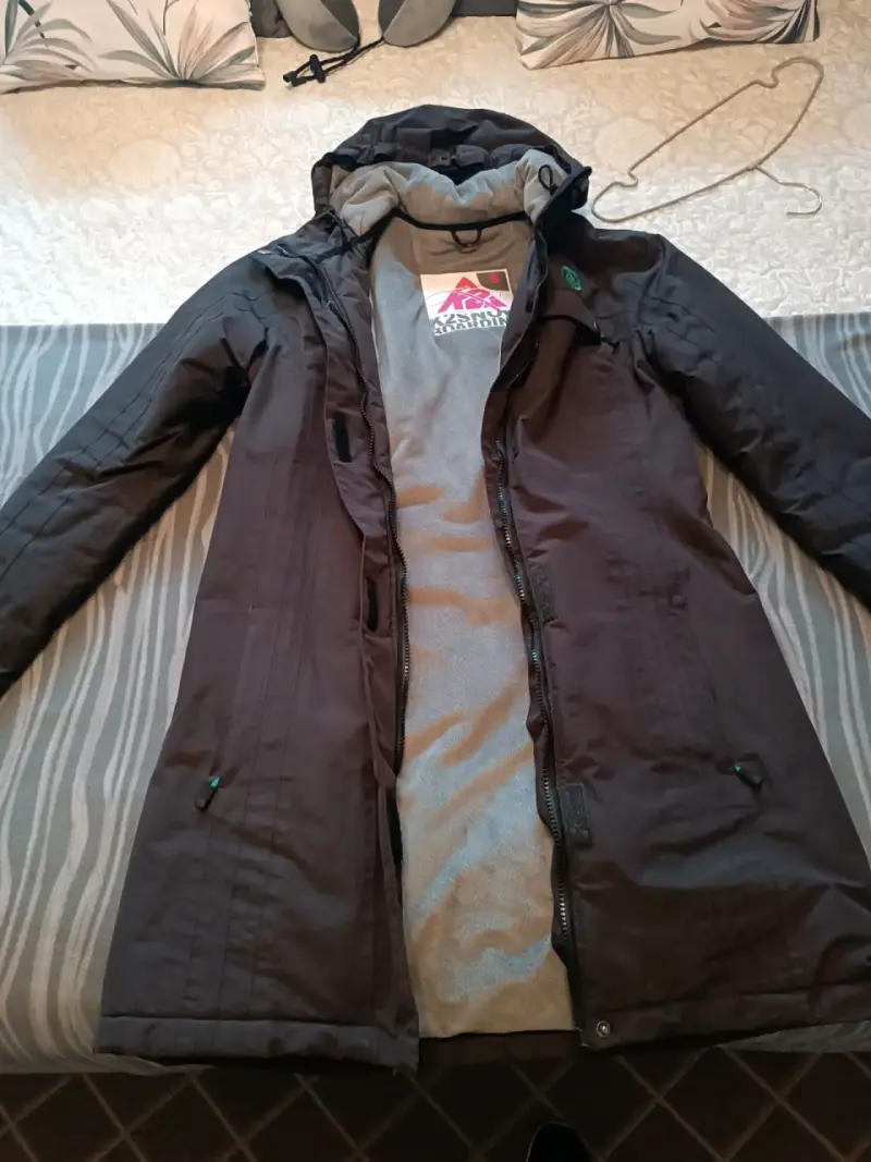 Parka larga negra con capucha - 2