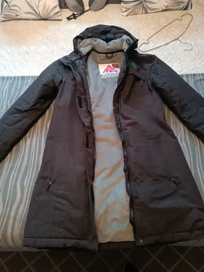 Parka larga negra con capucha - miniatura 2