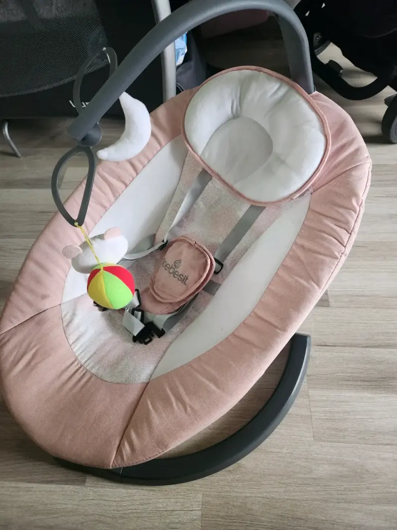 Silla mecedora de bebé rosa - 1