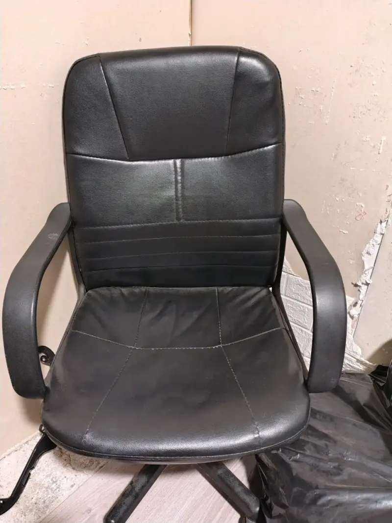 Silla de oficina negra