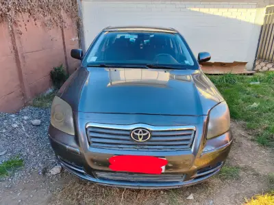 Auto Toyota avensis sedán gris 2006 - miniatura 1